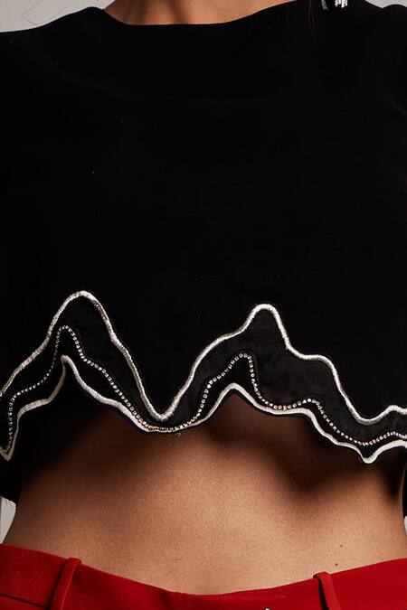 Buy_Pocket Stories_Black Microfiber Beads Round Neck Wave Pattern Crop Top 