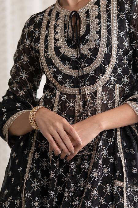 Mulmul Black 100% Pure Mulmul Embroidery Thread Rasiya Anarkali Pant Set at Aza Fashions Mulmul_Black 100% Pure Mulmul Embroidery Thread Rasiya Anarkali Pant Set _at_Aza_Fashions