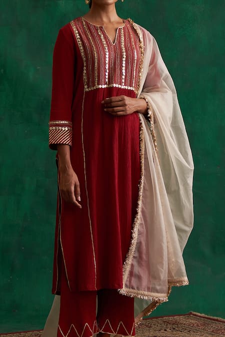 Rekha Agra_Red Crinkled Cotton Silk, Dupatta Organza Gota, Hand Embroidered Kurta Set _Online_at_Aza_Fashions