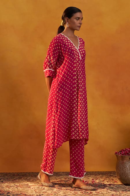 Rekha Agra_Magenta Crepe Bandhej V Neck Print Straight Kurta And Pant Set _Online_at_Aza_Fashions