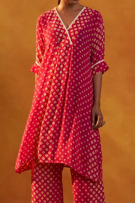 Buy_Rekha Agra_Magenta Crepe Bandhej V Neck Print Straight Kurta And Pant Set _Online_at_Aza_Fashions