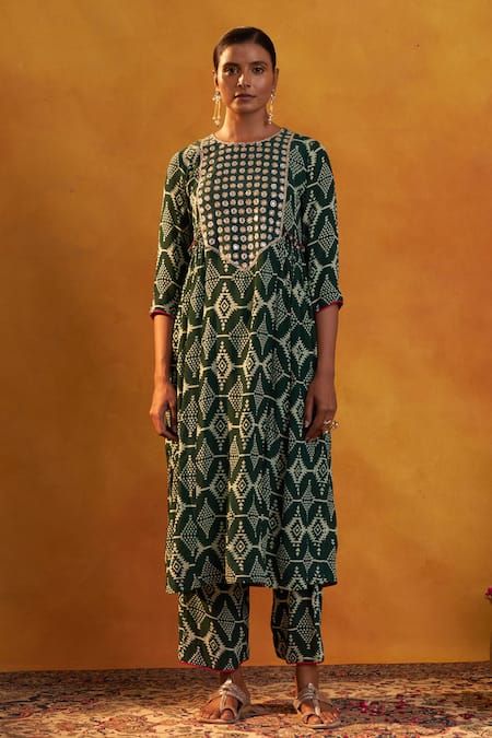 Rekha Agra_Green Crepe Floral Work, Moroccan Prints Round Kurta And Pant Set _Online_at_Aza_Fashions