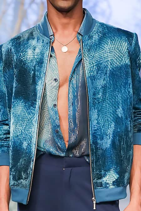 6 Reasons Why You MUST Wear a Bomber Jacket every season