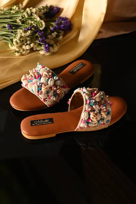 Buy_Miraki_White Embellished Seashells Flats 