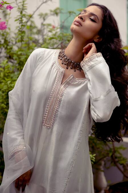 Buy_Sitaraa_Grey Organza, Habutai Silk Geometric Round Notched Neck Kurta Pant Set_Online_at_Aza_Fashions