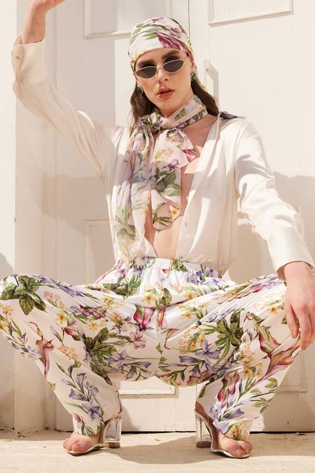 Reynu Taandon_Cream Crepe Embroidery Collared Plain Shirt And Floral Print Pant _at_Aza_Fashions