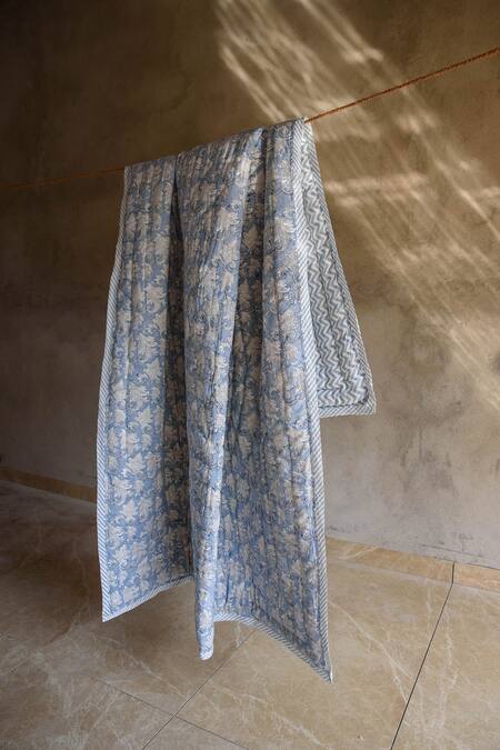 Buy Raamae Blue 100% Cotton Hand Block Print Mogra Quilt Buy_Raamae_Blue 100% Cotton Hand Block Print Mogra Quilt