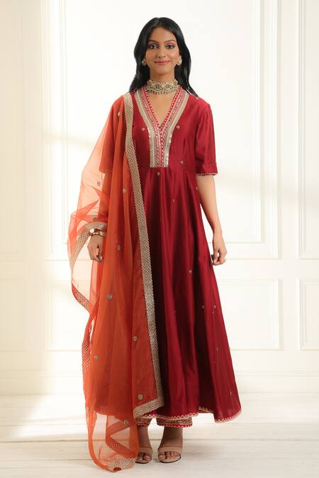 Omana By Ranjana Bothra Red Chanderi, Organza Pearls, Sequins, Mastaani Resham Embroidered Anarkali Set at Aza Fashions Omana By Ranjana Bothra_Red Chanderi, Organza Pearls, Sequins, Mastaani Resham Embroidered Anarkali Set _at_Aza_Fashions