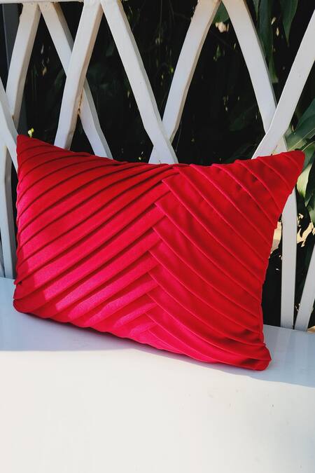 Buy_Throwpillow_Red Blend Of Cotton And Polyester Pleated Cushion Pillow Cover