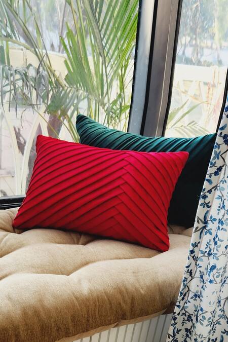 Shop_Throwpillow_Red Blend Of Cotton And Polyester Pleated Cushion Pillow Cover