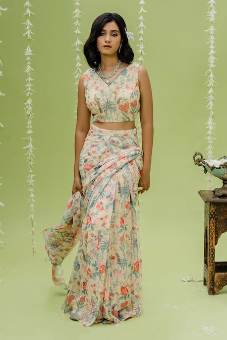 Redpine Designs Off White Viscose Georgette Cutdana, Floral, Pre-draped Saree With Blouse Online at Aza Fashions Redpine Designs_Off White Viscose Georgette Cutdana, Floral, Pre-draped Saree With Blouse _Online_at_Aza_Fashions