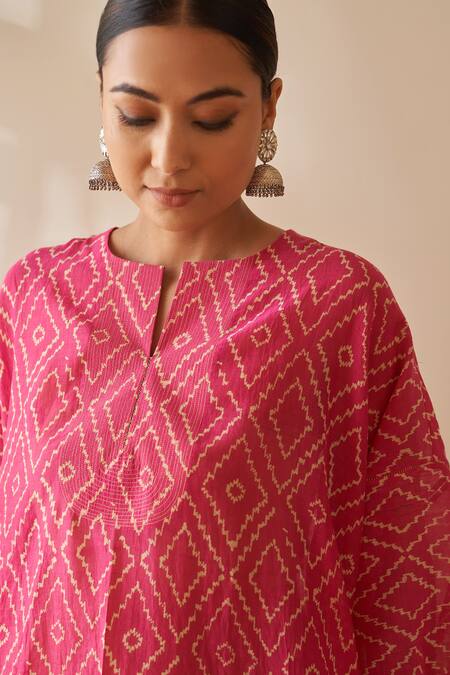 Rekha Agra_Pink , Chanderi, Handloom Embroidery Diamond Print Kurta With Pant _Online_at_Aza_Fashions