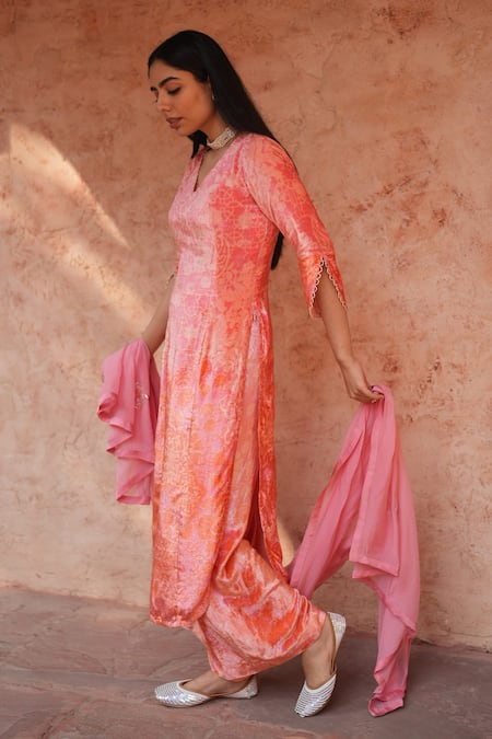 Ruhr India_Pink Bead, Moroccan Print, Silk, And Zari Work V Neck Kurta Set _Online_at_Aza_Fashions