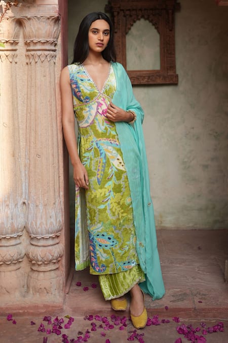 Shop Ruhr India Green Silk Velvet, Dupatta Organza Floral Print, Stone And Bead Work Kurta Set Online at Aza Fashions Shop_Ruhr India_Green Silk Velvet, Dupatta Organza Floral Print, Stone And Bead Work Kurta Set _Online_at_Aza_Fashions