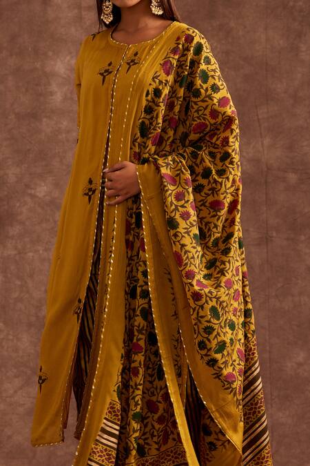 The Home Affair Yellow Chiffon Gota Patti, Embroidery Round Neck Handblock Print Slit Kurta Set Online at Aza Fashions The Home Affair_Yellow Chiffon Gota Patti, Embroidery Round Neck Handblock Print Slit Kurta Set _Online_at_Aza_Fashions