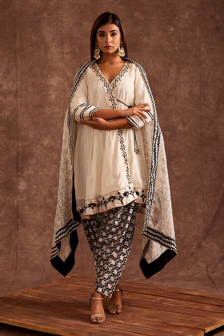 The Home Affair White Chiffon Sequins, Tassels, Monochrome Anghrakha Kurta Dhoti Pant Set Online at Aza Fashions The Home Affair_White Chiffon Sequins, Tassels, Monochrome Anghrakha Kurta Dhoti Pant Set _Online_at_Aza_Fashions