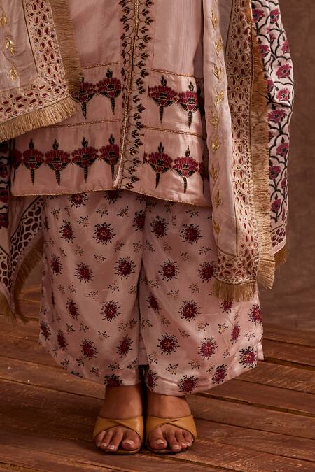 Shop The Home Affair Pink Chiffon Embroidery, Gota Patti Mandarin Floral Print Straight Kurta Set Online at Aza Fashions Shop_The Home Affair_Pink Chiffon Embroidery, Gota Patti Mandarin Floral Print Straight Kurta Set _Online_at_Aza_Fashions