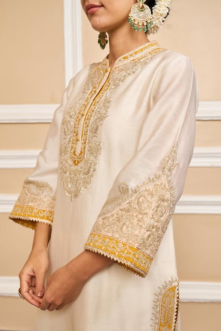 Sheetal Batra_Ivory Dupatta  Organza, Kurta  Pure Embroidered A-line Set _at_Aza_Fashions