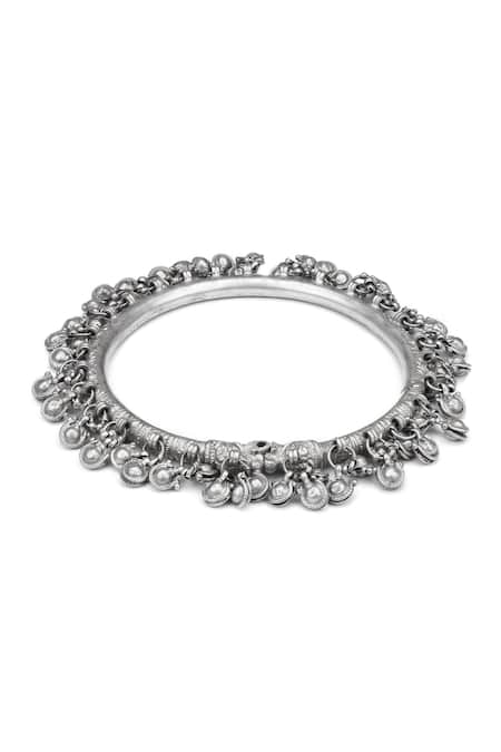 Buy_Sangeeta Boochra_Silver Plated Ghungru Shanaya Embellished Anklet _Online_at_Aza_Fashions