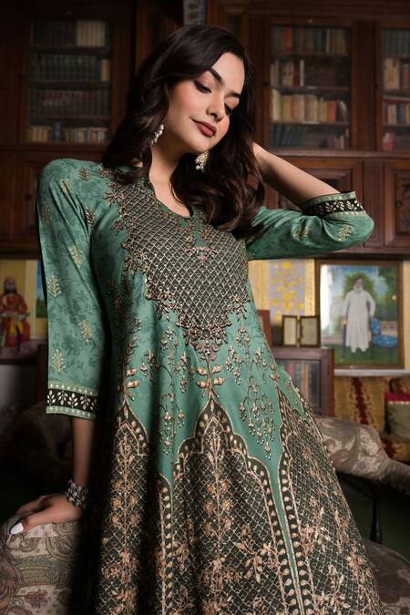 Bairaas_Green Rayon Embellished Royal Palace Pattern And Stone Work Notched Round Print_Online_at_Aza_Fashions