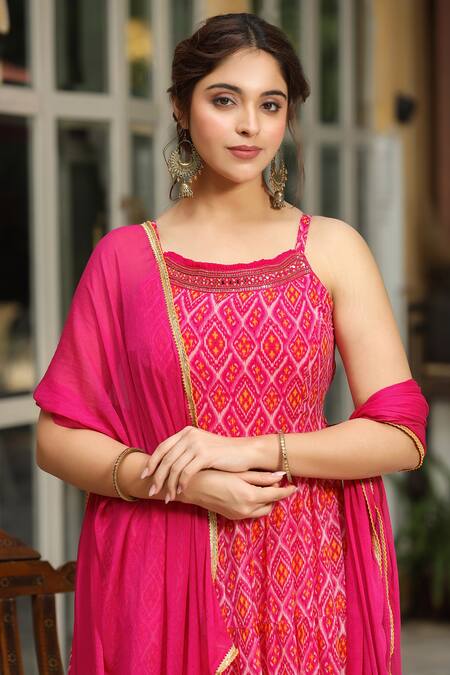 Bairaas_Magenta Georgette Print Sequins Square Neck Diamond Pattern Kurta Set_at_Aza_Fashions