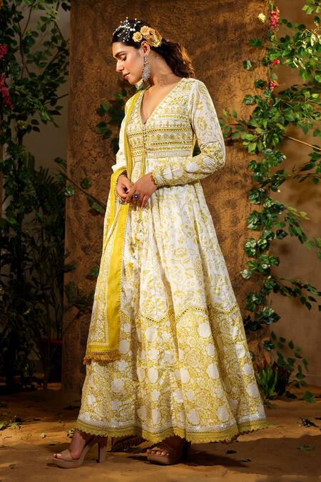 Buy_Bairaas_Yellow Mul Cotton Hand Block Print Botanical V Neck Anarkali With Dupatta_Online_at_Aza_Fashions