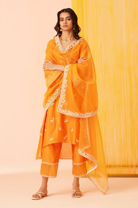 Sureena Chowdhri_Orange Silk Chanderi Embroidered Dori Deep V Neck Daydream Kurta Set_Online_at_Aza_Fashions