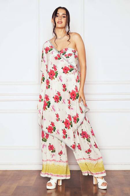 SAKSHI GIRRI_Ivory Crepe Embroidery Sweetheart Neck Floral Print Pre-draped Sharara Saree Set_Online_at_Aza_Fashions