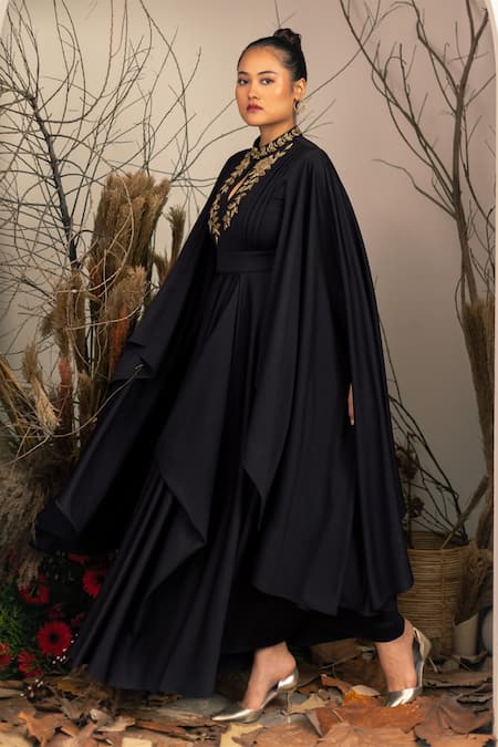 House Of Fett Black Luxury Knitted Twill Floral Keyhole Gown at Aza Fashions House Of Fett_Black Luxury Knitted Twill Floral Keyhole Gown _at_Aza_Fashions