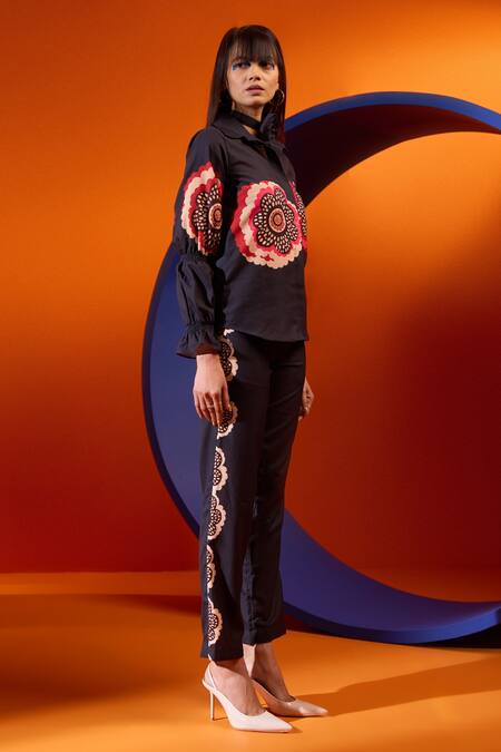 Buy The Dramebaaz CO Blue Cotton Embroidery Split V-neck Glory Print Shirt And Pant Set Online at Aza Fashions Buy_The Dramebaaz CO_Blue Cotton Embroidery Split V-neck Glory Print Shirt And Pant Set _Online_at_Aza_Fashions