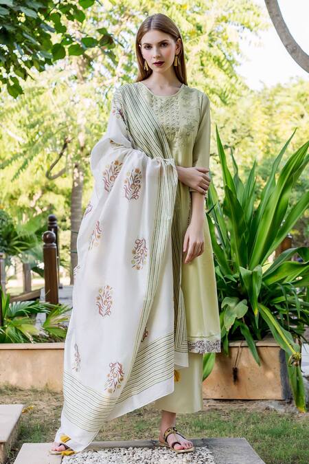 Missprint_Green Chanderi, Cotton Pearls, Mirrors, Sequins Thread Embroidered Kurta Set _Online_at_Aza_Fashions