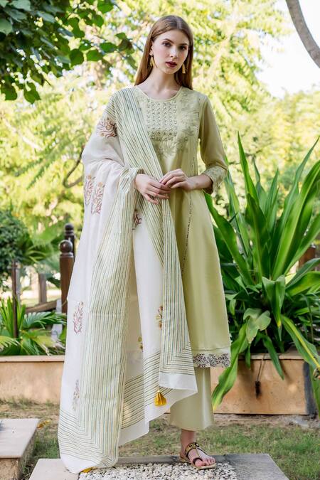 Buy_Missprint_Green Chanderi, Cotton Pearls, Mirrors, Sequins Thread Embroidered Kurta Set _Online_at_Aza_Fashions