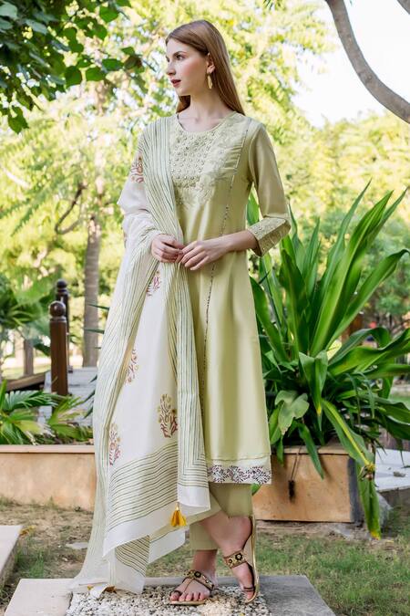 Missprint_Green Chanderi, Cotton Pearls, Mirrors, Sequins Thread Embroidered Kurta Set _at_Aza_Fashions