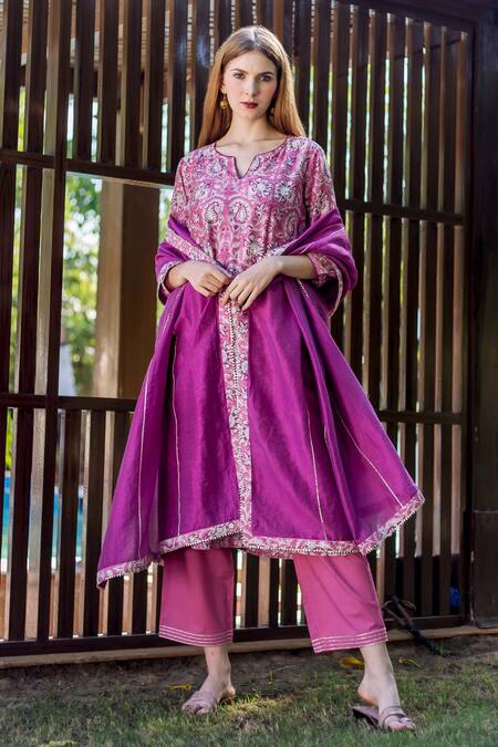 Missprint_Purple Chanderi, Cotton, Organza Embroidery Split V-neck Printed Kurta Set _Online_at_Aza_Fashions