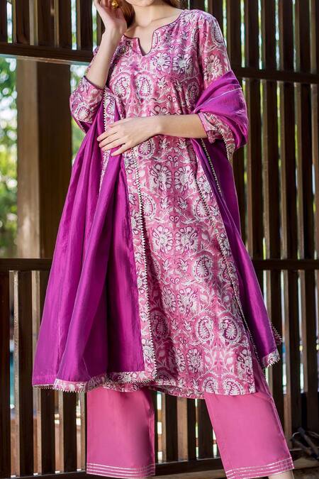 Buy_Missprint_Purple Chanderi, Cotton, Organza Embroidery Split V-neck Printed Kurta Set _Online_at_Aza_Fashions