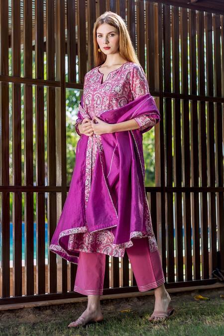 Missprint_Purple Chanderi, Cotton, Organza Embroidery Split V-neck Printed Kurta Set _at_Aza_Fashions