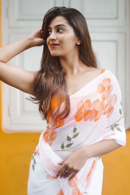 Meghstudio_White Viscose Chiffon Hand Painted Floral Saree With Unstitched Blouse Piece _Online_at_Aza_Fashions
