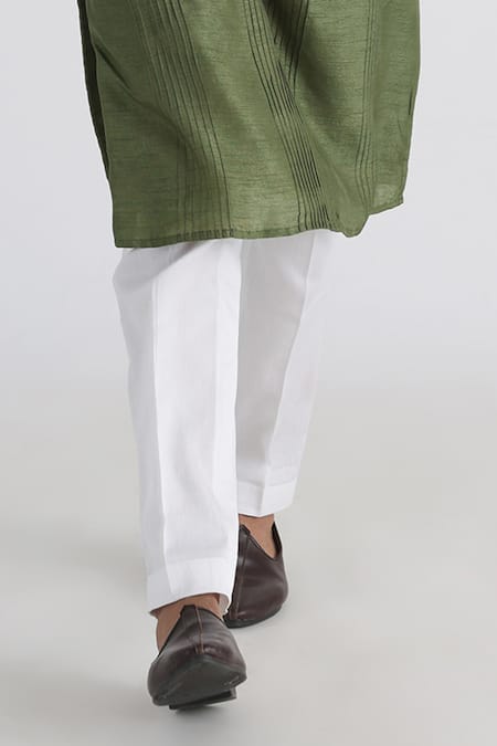 Smriti By Anju Agarwal_Green Bamboo, Cotton Diamonds, Embroidery Shadab Pintucked Kurta Set _Online_at_Aza_Fashions