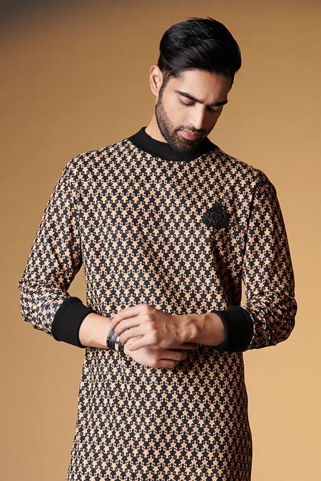 Buy_S&N By Shantnu Nikhil_Beige Crepe, Faux Leather Embroidery Geometric Print Ribbed Neck Kurta_Online_at_Aza_Fashions