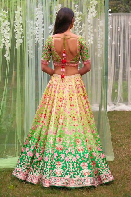 Green Red And Beige For That Traditional Look | Indian bridal outfits,  Indian bridal dress, Indian bride outfits