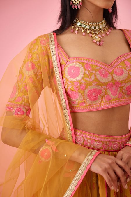 Buy Banarasi Brocade Blouse Designer Blouse Crop Top Lengha Choli Pakistani Blouse  Lehenga Blouse Crop Top Sari Blouse Online in India - Etsy