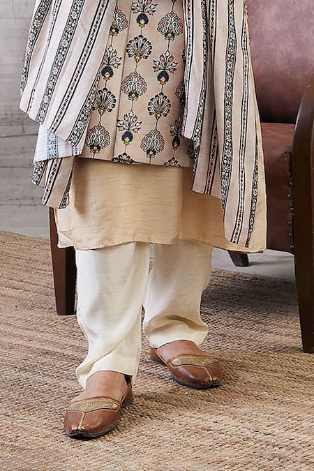 Soup By Sougat Paul_Beige Silk, Muslin Embroidery Sarouk Peacock Feather Print Sherwani Set _Online_at_Aza_Fashions