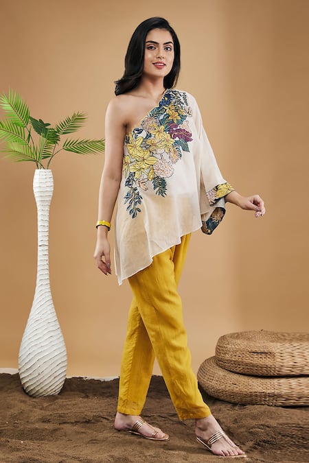Soup By Sougat Paul_Off White Handloom Cotton, Linen Applique One Shoulder Zinnia Top With Pant _Online_at_Aza_Fashions