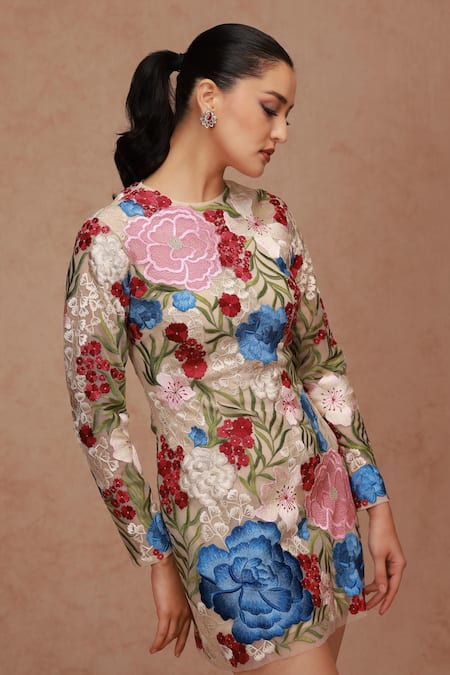 Shriya Som_Multi Color Tulle Embroidery Round Neck Floral Bodycon Dress _Online_at_Aza_Fashions