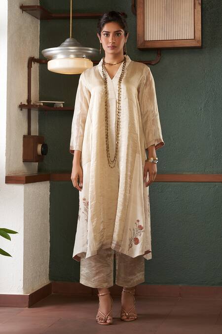 Bodhi Tree_Off White Silk, Viscose, Linen Embroidery V-neck Floral Kurta And Pant Set _Online_at_Aza_Fashions