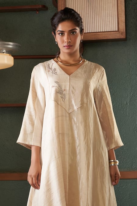 Bodhi Tree_Off White Tissue Zari Embroidery Floral V Neck Kaftan _at_Aza_Fashions
