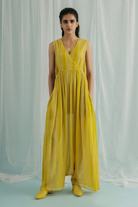 Surbhi Gupta Yellow Georgette, Organza V-neck Sophie Block Printed Jumpsuit With Stole at Aza Fashions Surbhi Gupta_Yellow Georgette, Organza V-neck Sophie Block Printed Jumpsuit With Stole _at_Aza_Fashions