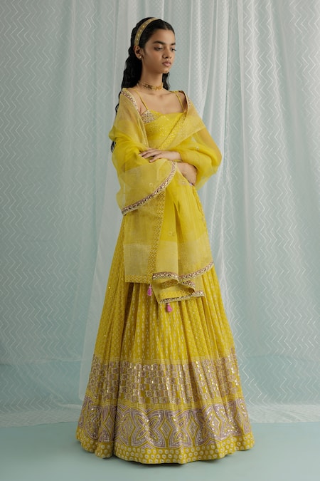 Surbhi Gupta_Yellow Lehenga Georgette Printed Geometric Sweetheart Neck Set _Online_at_Aza_Fashions