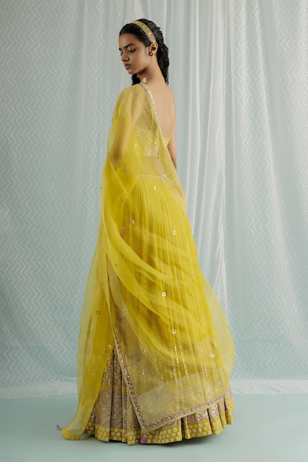 Surbhi Gupta_Yellow Lehenga Georgette Printed Geometric Sweetheart Neck Set _at_Aza_Fashions
