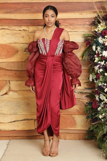 SAANJH BY LEA Maroon Silk Aalia Pleated Draped Pre-stitched Saree Online at Aza Fashions SAANJH BY LEA_Maroon Silk Aalia Pleated Draped Pre-stitched Saree _Online_at_Aza_Fashions